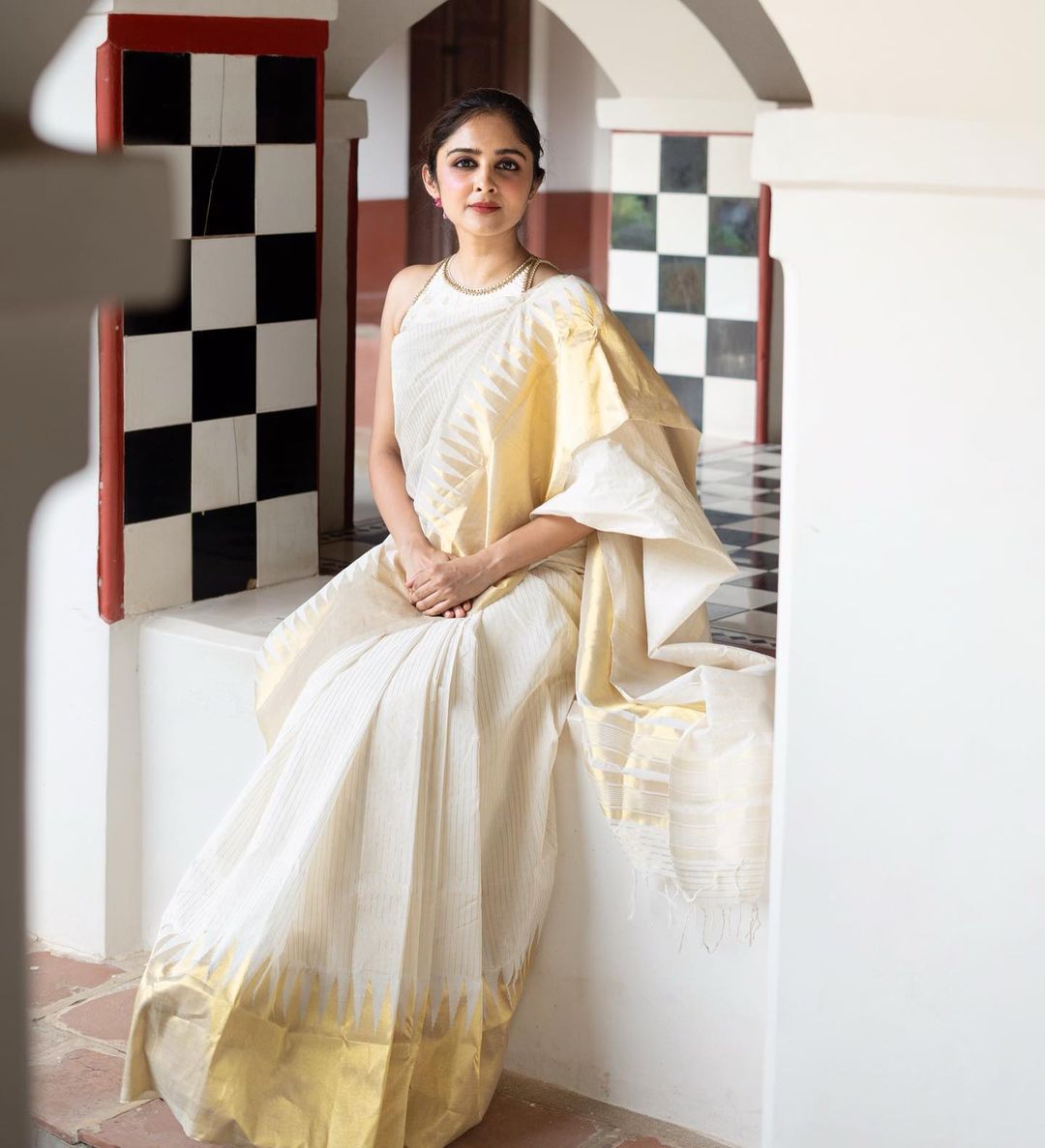 Wonderful Off White Soft Silk Saree With Amazing Blouse Piece