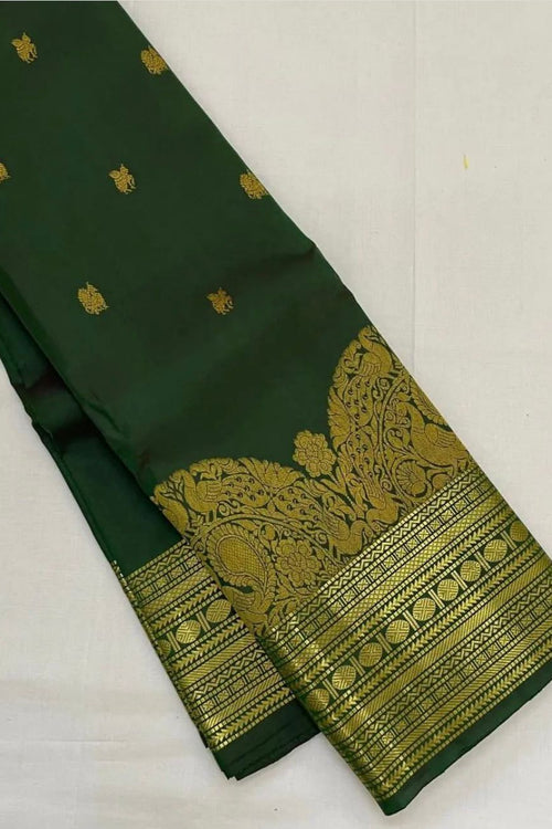 Load image into Gallery viewer, Snappy Dark Green Soft Silk Saree With Woebegone Blouse Piece
