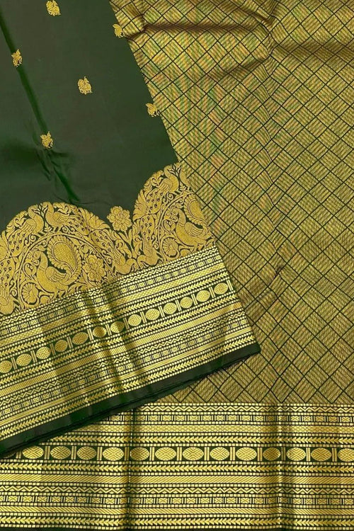 Load image into Gallery viewer, Snappy Dark Green Soft Silk Saree With Woebegone Blouse Piece
