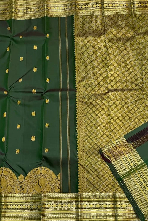 Load image into Gallery viewer, Snappy Dark Green Soft Silk Saree With Woebegone Blouse Piece
