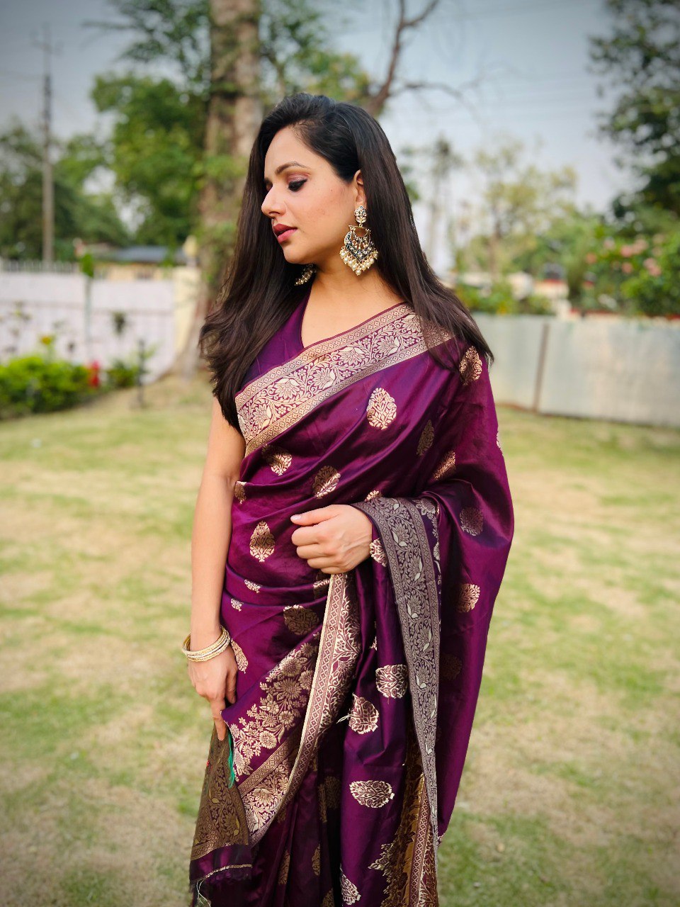 Lissome Wine Soft Silk Saree With Desultory Blouse Piece