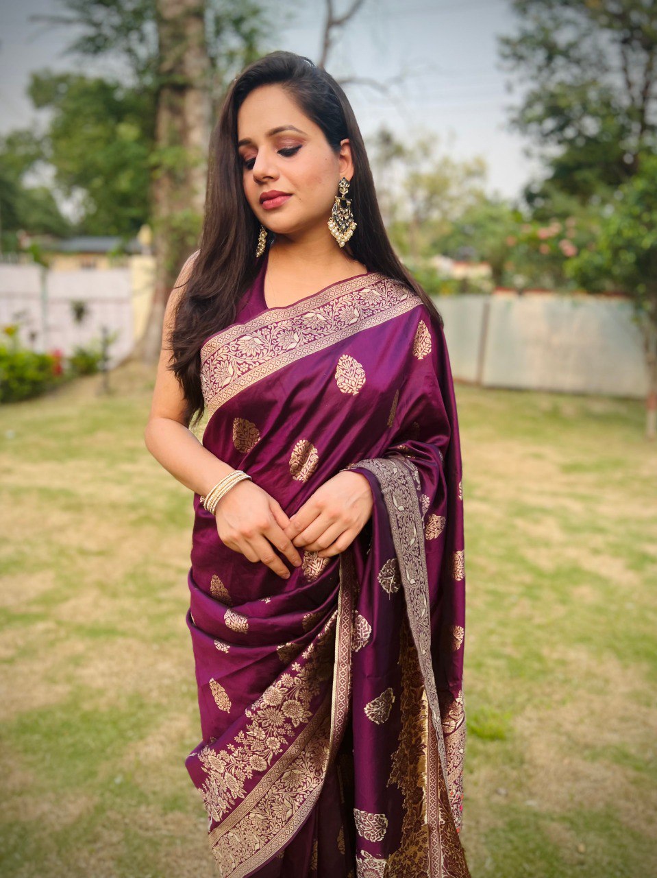 Lissome Wine Soft Silk Saree With Desultory Blouse Piece