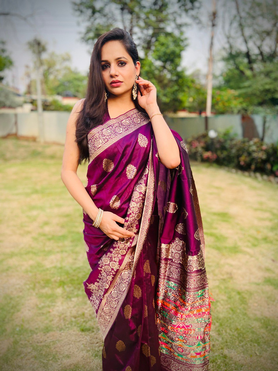 Lissome Wine Soft Silk Saree With Desultory Blouse Piece