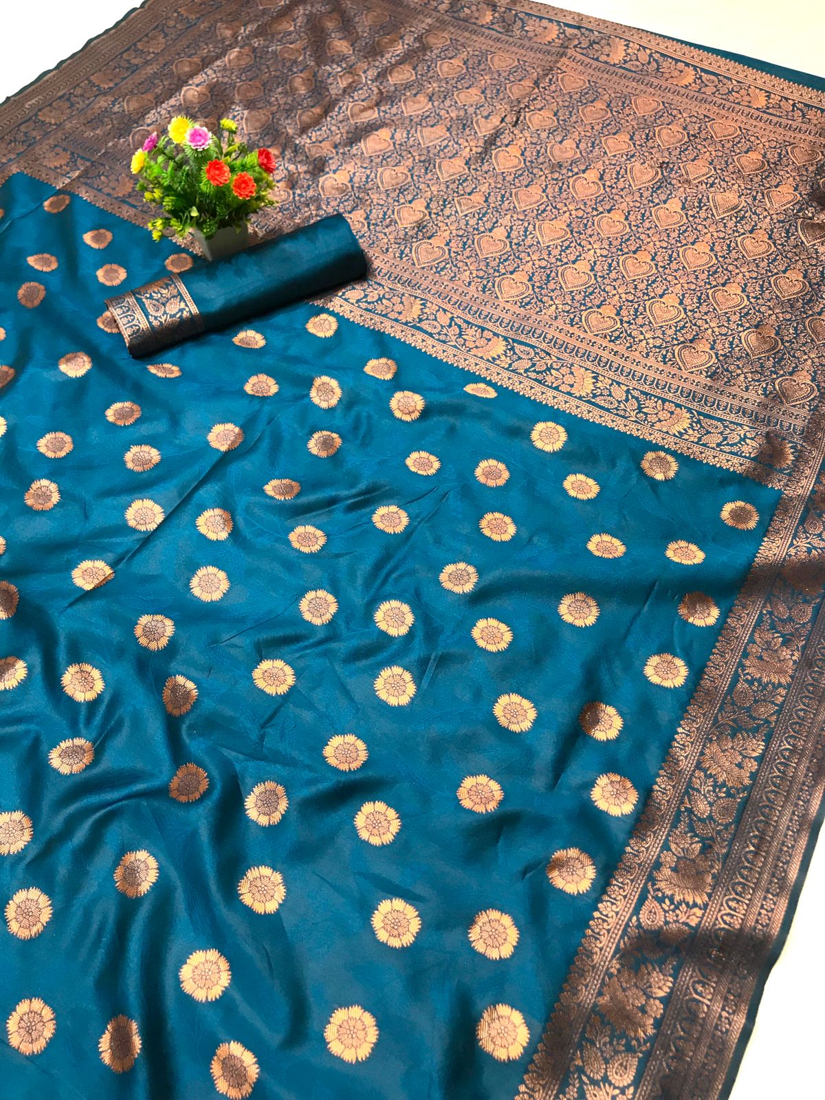 Elaborate Rama Soft Silk Saree With Amiable Blouse Piece