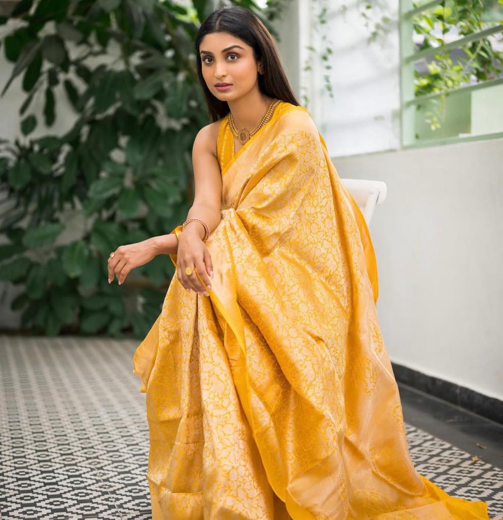 Imbrication Yellow Soft Silk Saree With Serendipity Blouse Piece
