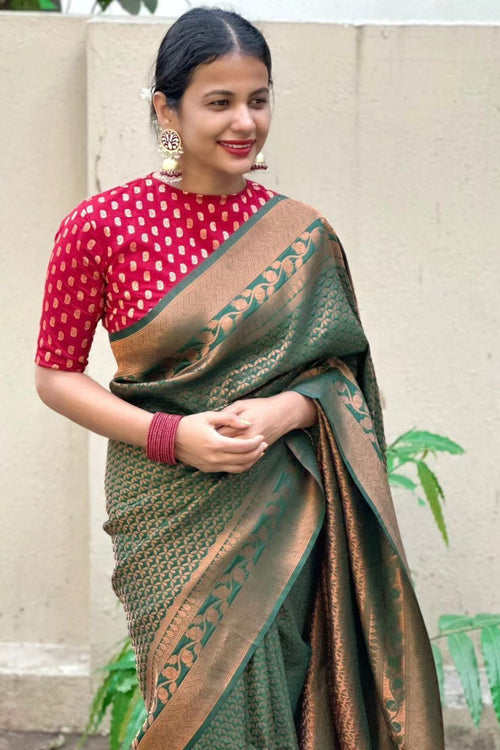 Load image into Gallery viewer, Snazzy Dark Green Soft Silk Saree With Woebegone Blouse Piece
