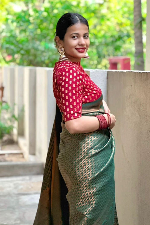 Load image into Gallery viewer, Snazzy Dark Green Soft Silk Saree With Woebegone Blouse Piece
