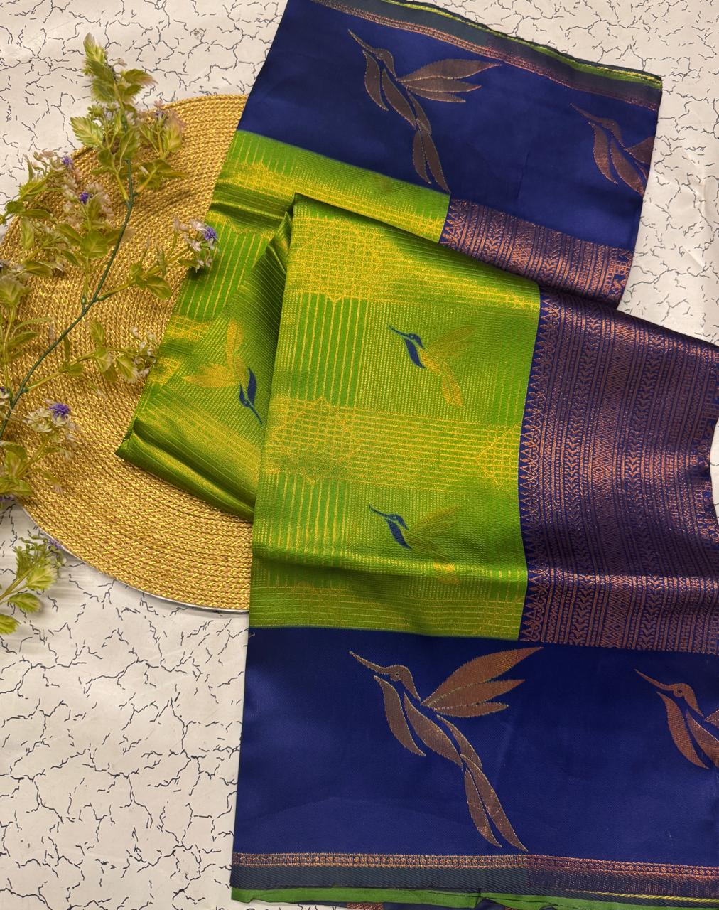 Prominent Green Soft Banarasi Silk Saree With Ineffable Blouse Piece