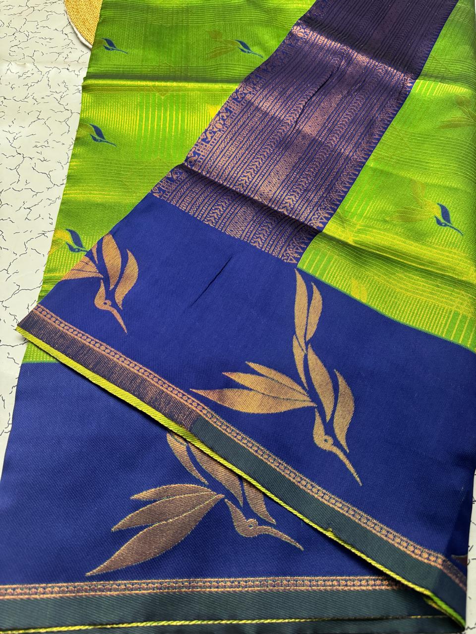 Prominent Green Soft Banarasi Silk Saree With Ineffable Blouse Piece
