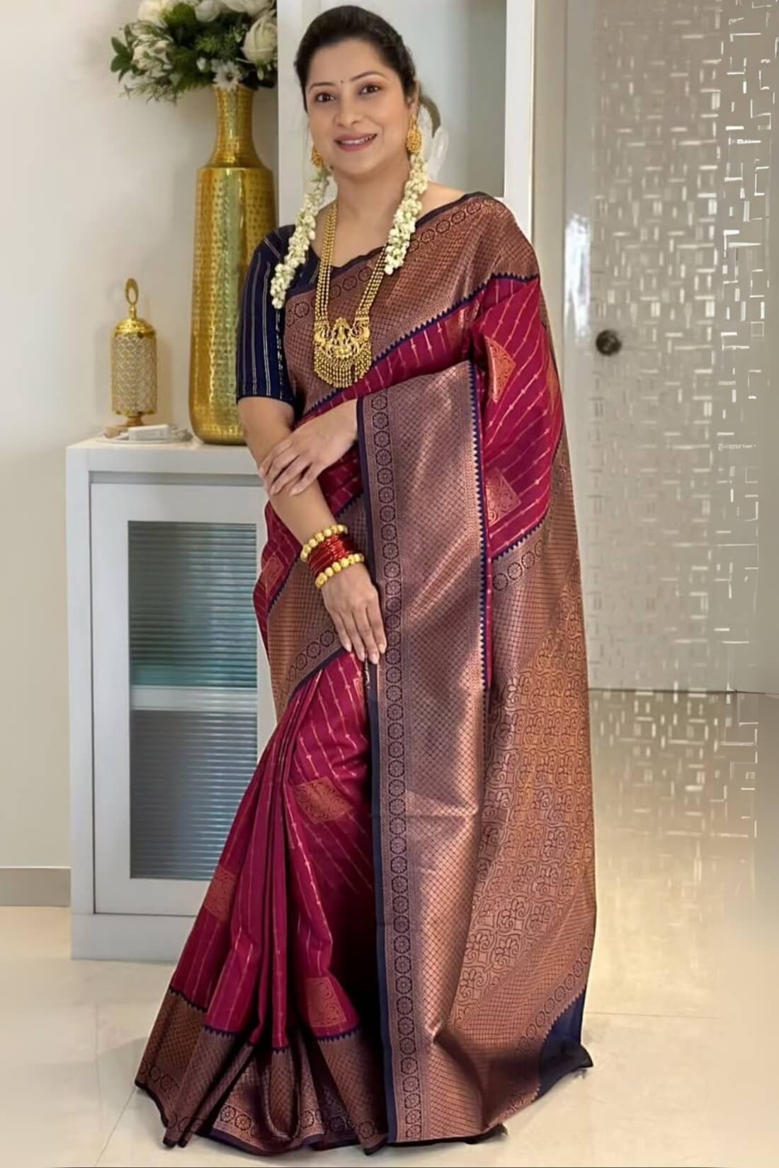 Entrancing Maroon Soft Silk Saree With Surpassing Blouse Piece