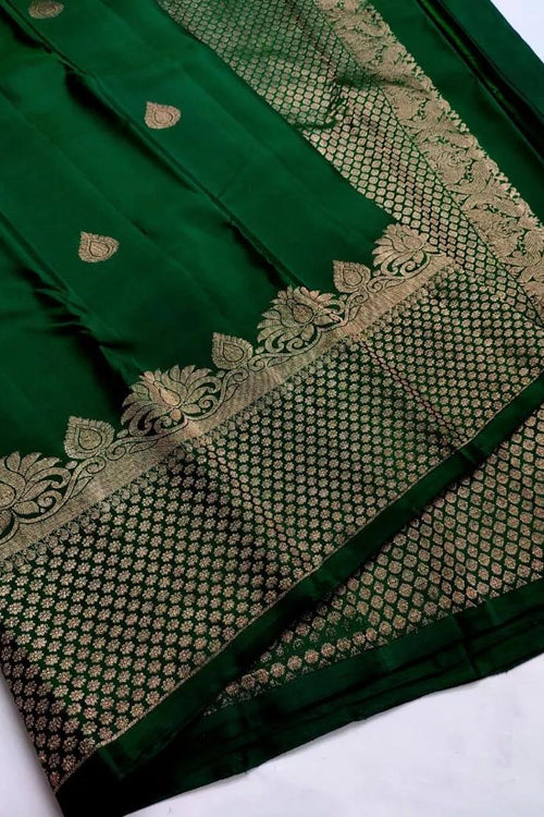Load image into Gallery viewer, Symmetrical Dark Green Soft Silk Saree With Susurrous Blouse Piece
