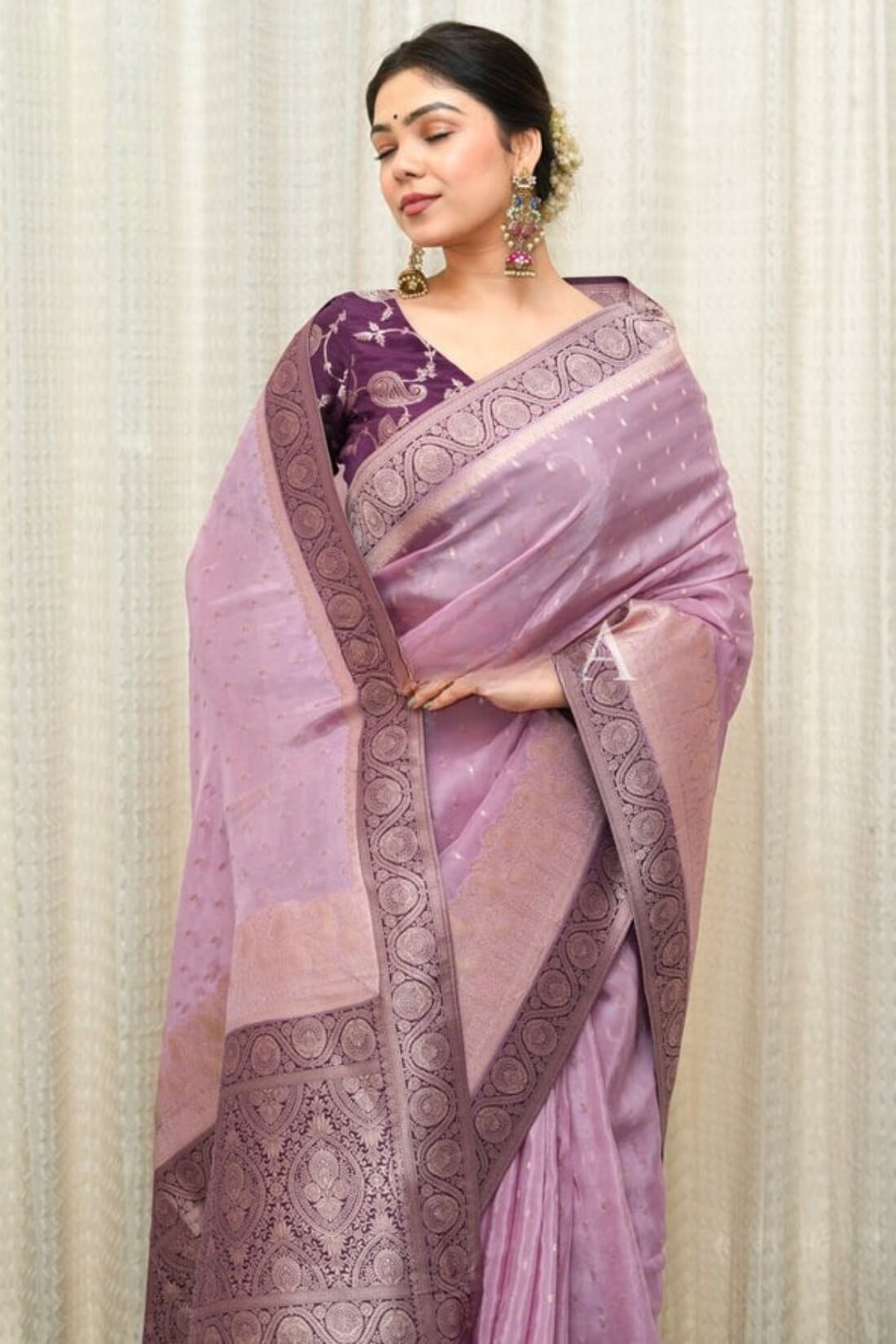 Pulsating Lavender Soft Silk Saree With Opulent Blouse Piece