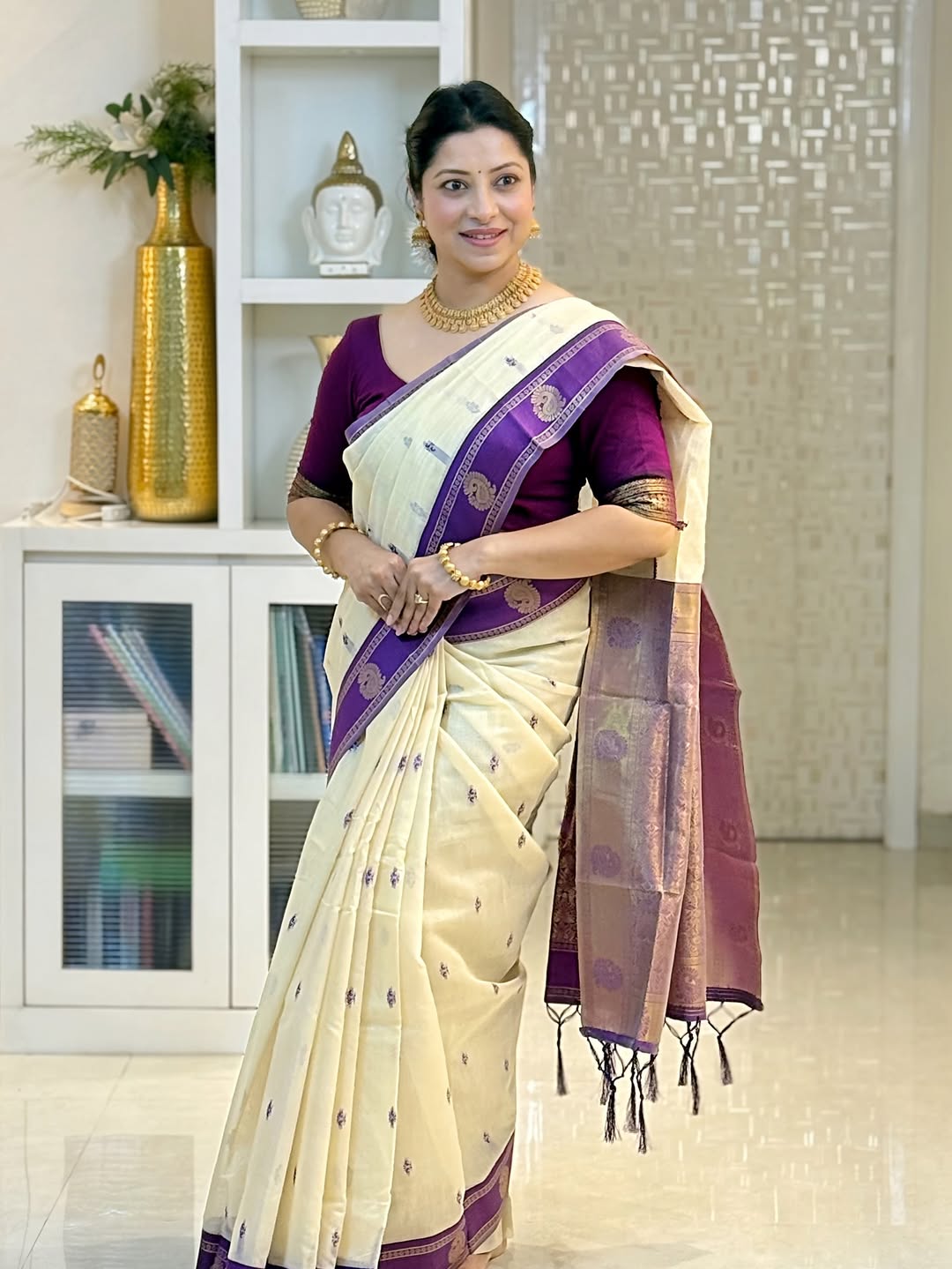 Blissful Off White Linen Silk Saree With Conflate Blouse Piece