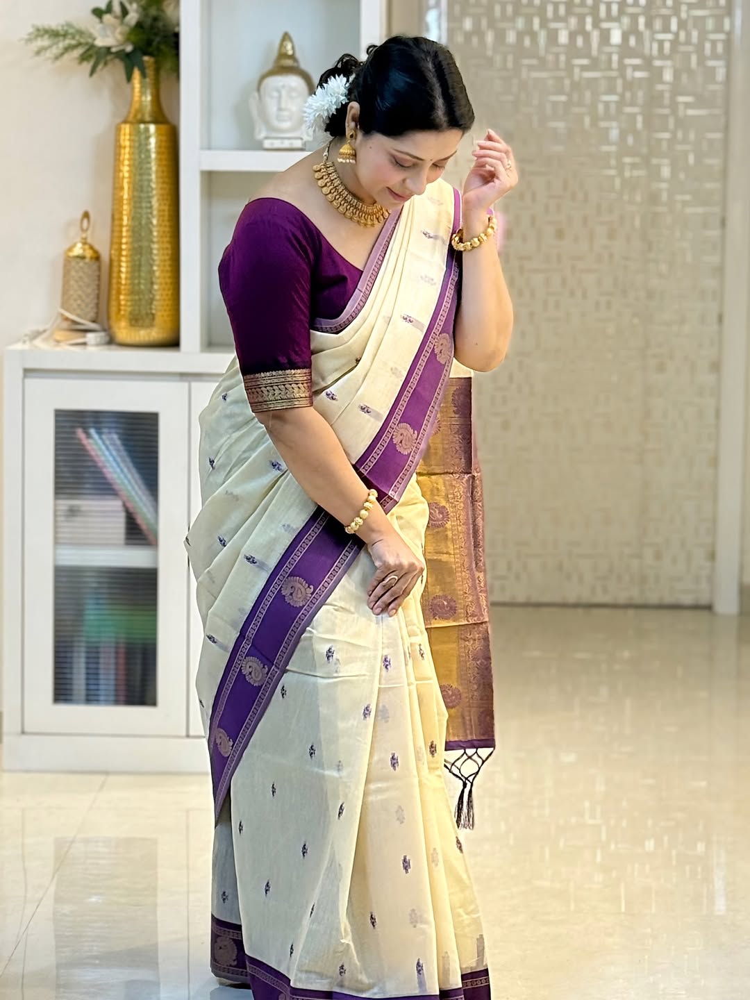 Blissful Off White Linen Silk Saree With Conflate Blouse Piece