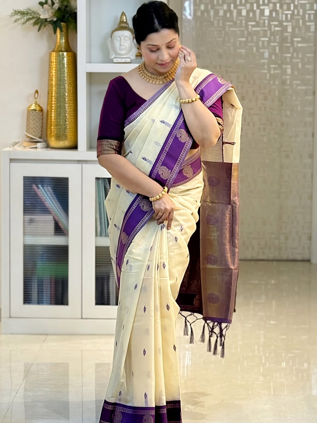 Blissful Off White Linen Silk Saree With Conflate Blouse Piece