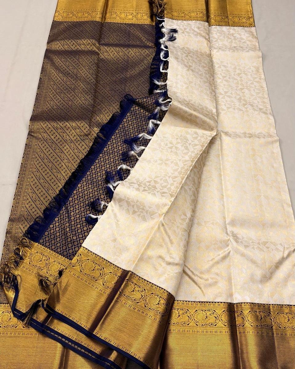 Fantabulous Off White Soft Silk Saree With Artistic Blouse Piece
