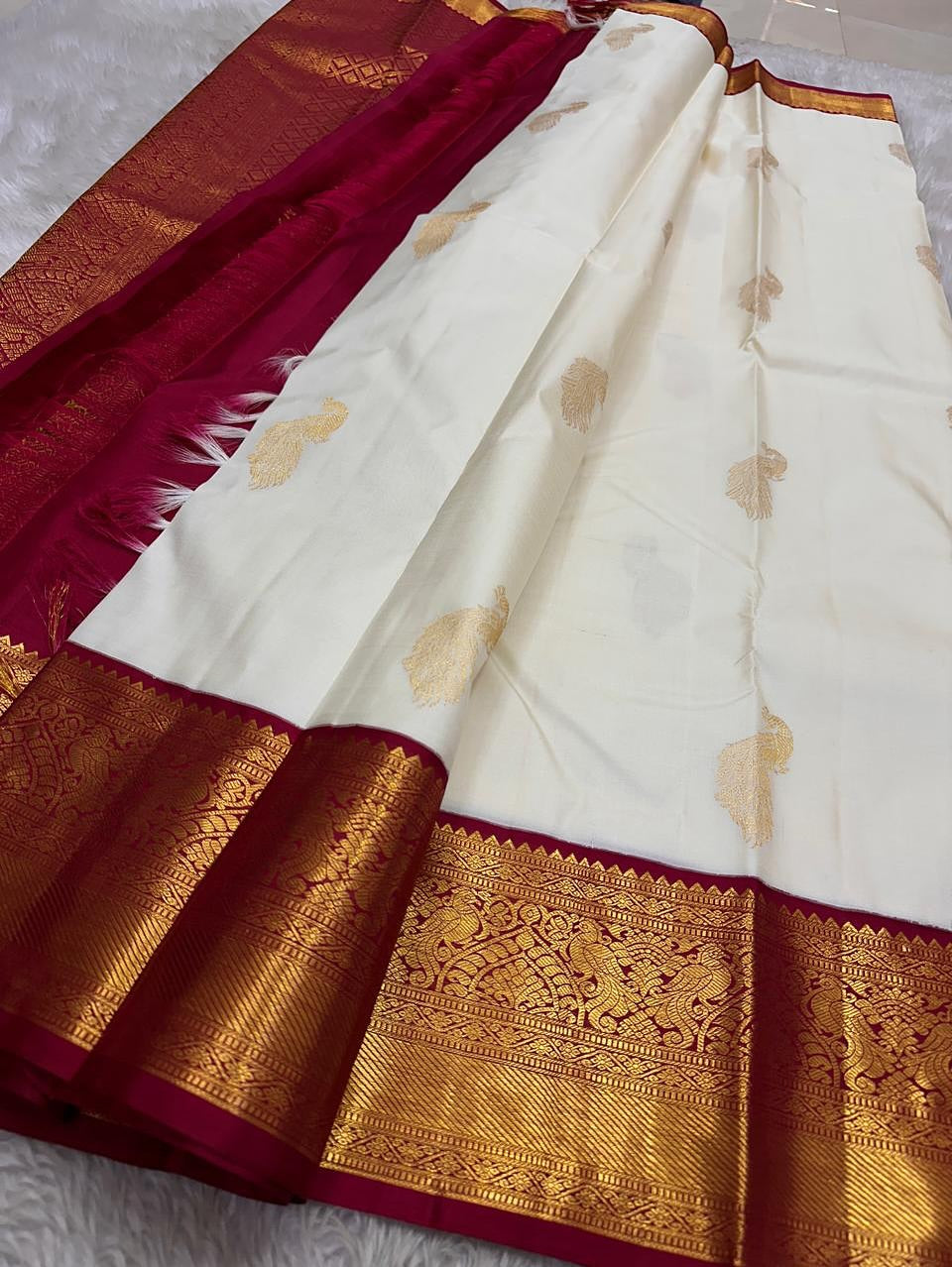 Sempiternal Off White Soft Silk Saree With Glittering Blouse Piece