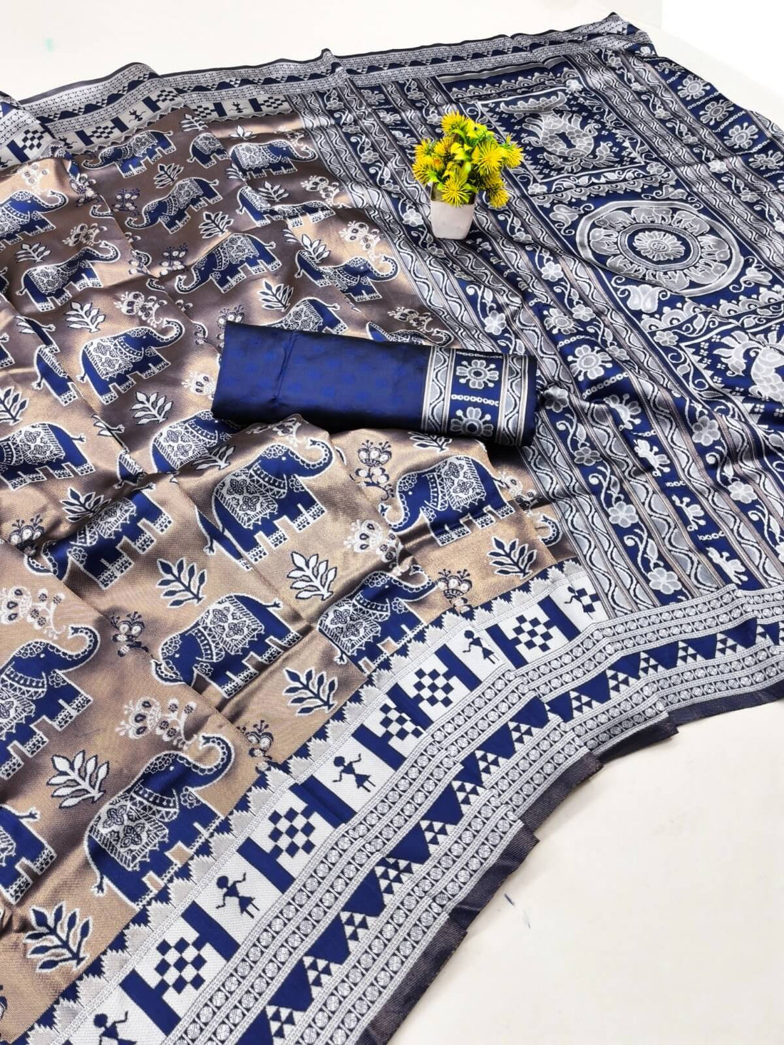 Captivating Blue Pure Zari Weaving Banarasi Silk Saree With Arresting Blouse Piece