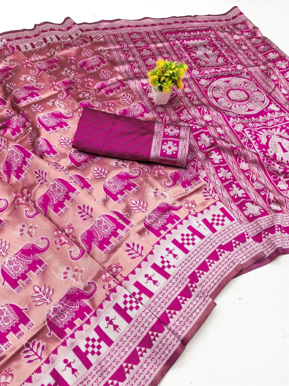 Luxuriant Pink Pure Zari Weaving Banarasi Silk Saree With Beleaguer Blouse Piece
