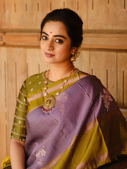 Amazing Lavender Soft Silk Saree With Appealing Blouse Piece