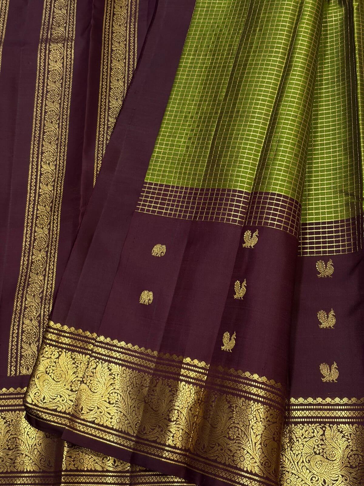 Woebegone Green Soft Silk Saree With Sonorous Blouse Piece