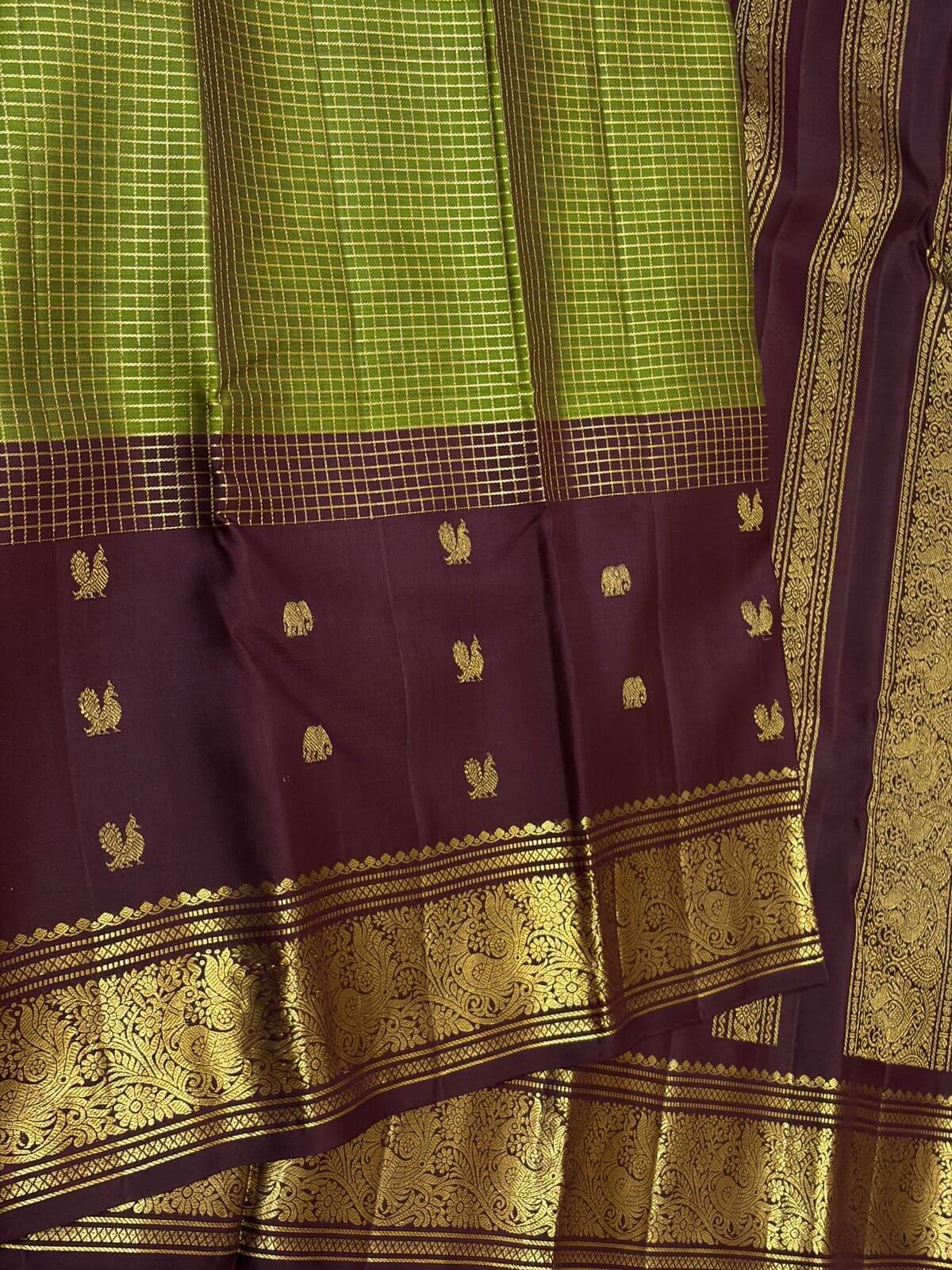 Woebegone Green Soft Silk Saree With Sonorous Blouse Piece