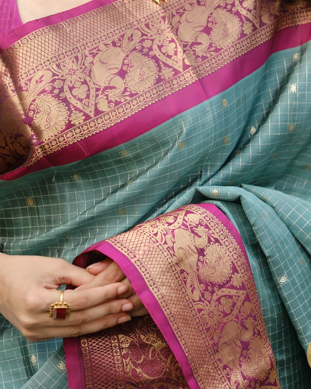 Dissemble Sea Green Soft Silk Saree With Pleasant Blouse Piece