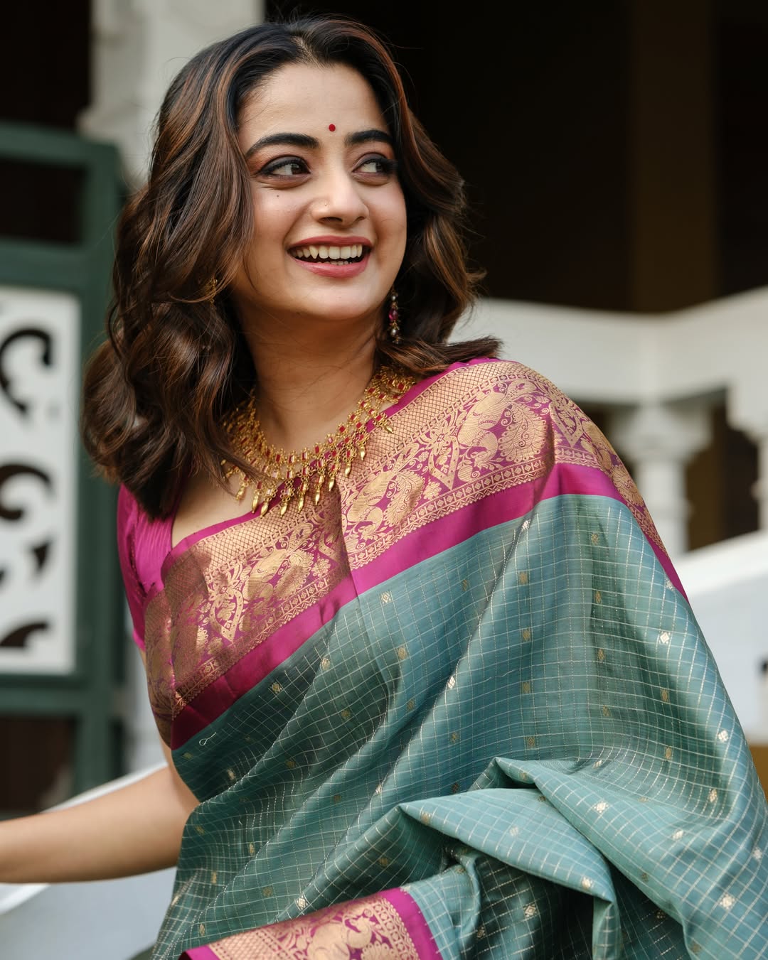 Dissemble Sea Green Soft Silk Saree With Pleasant Blouse Piece