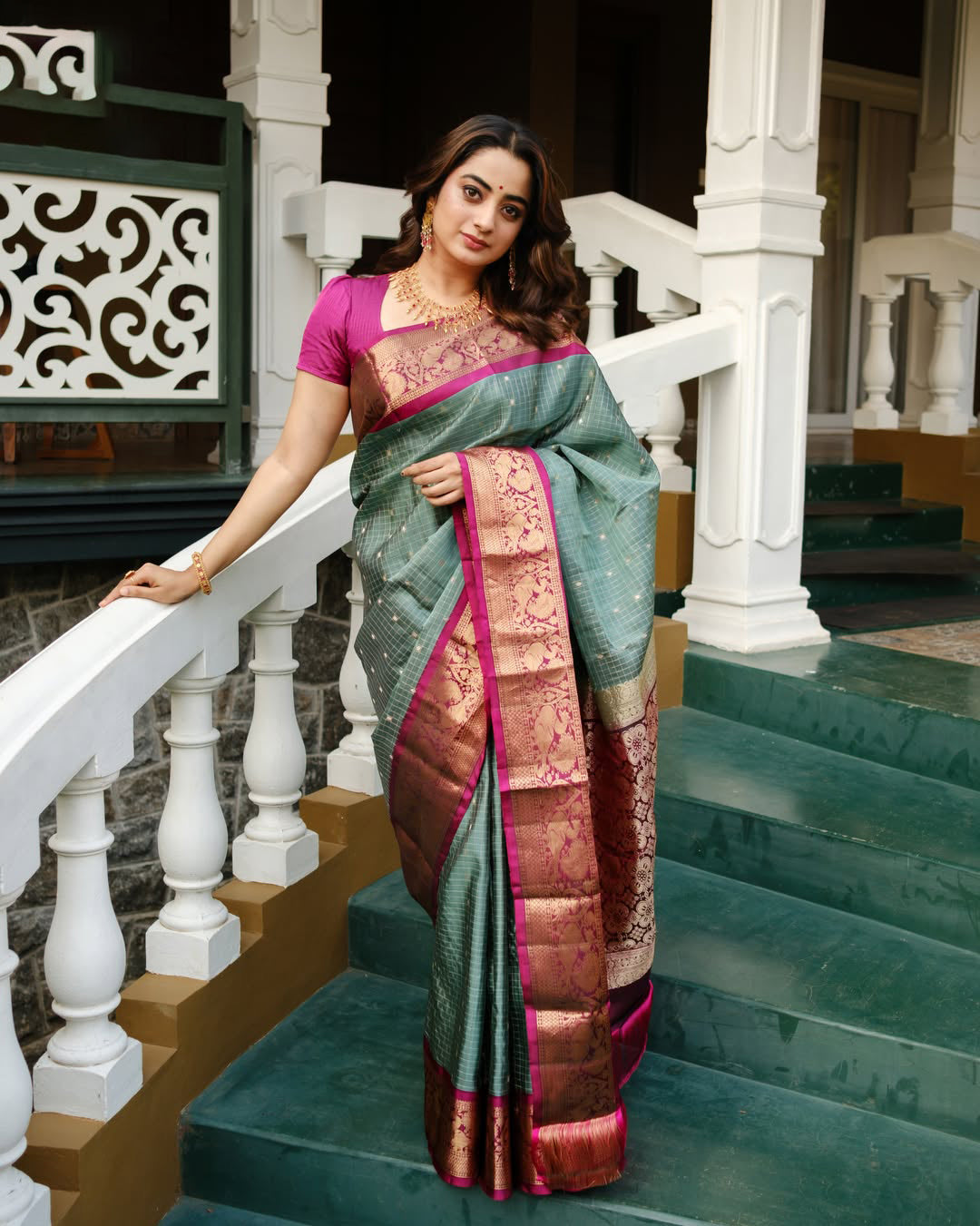 Dissemble Sea Green Soft Silk Saree With Pleasant Blouse Piece