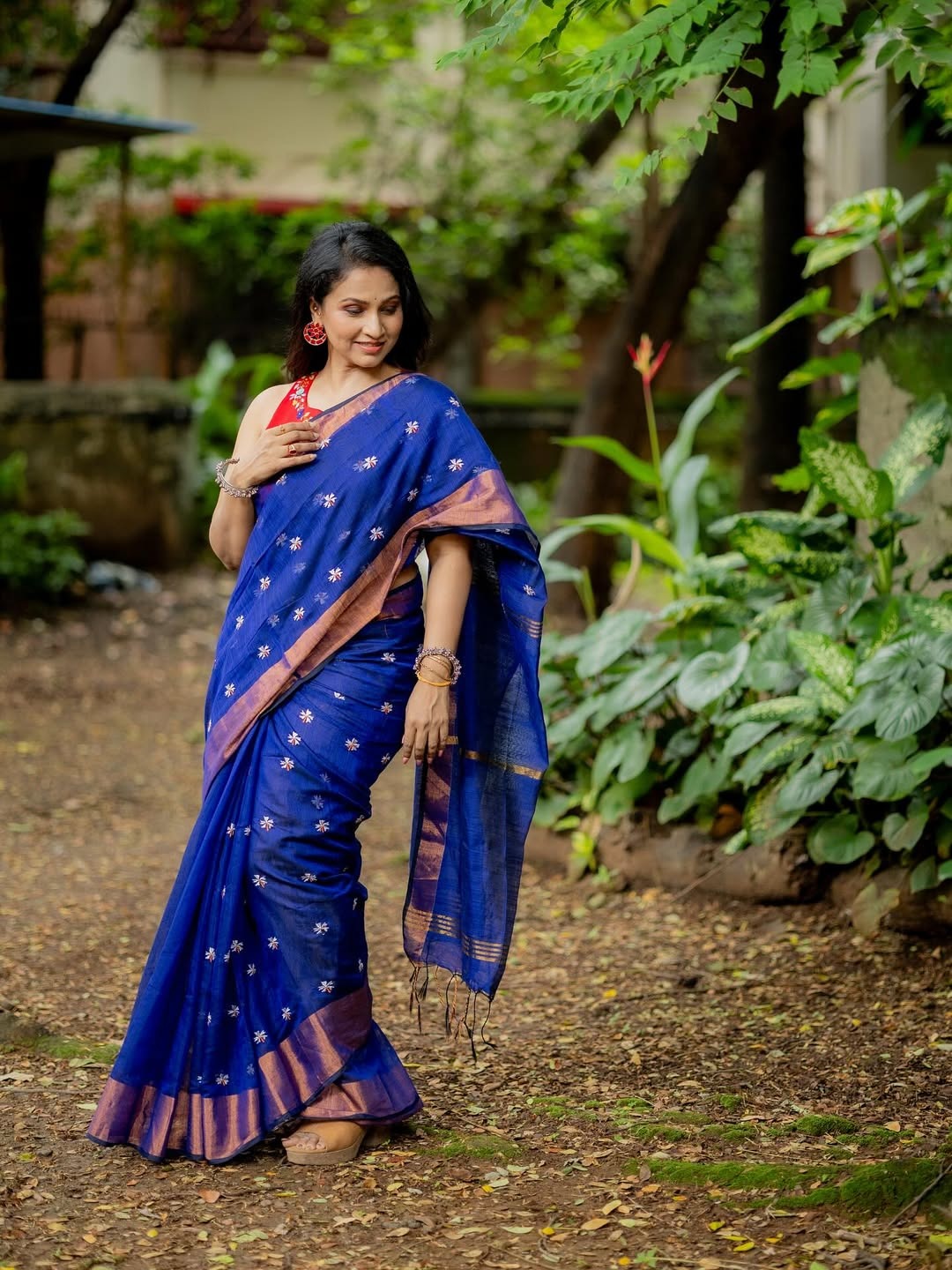 Quintessential Royal Blue Cotton Silk Saree With Snazzy Blouse Piece