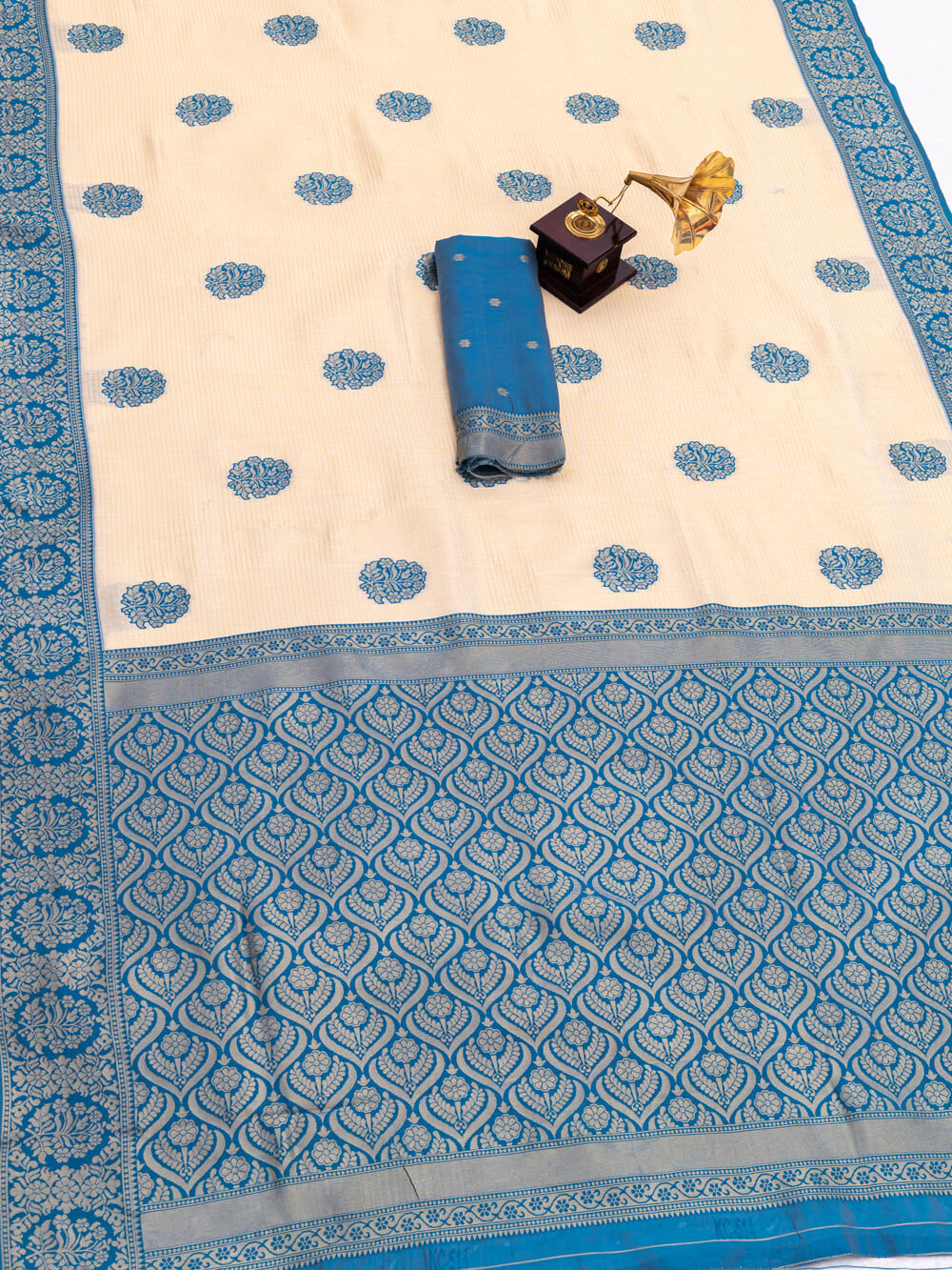 Excellent Beige Pure Banarasi Silk Saree With Dulcet Blouse Piece