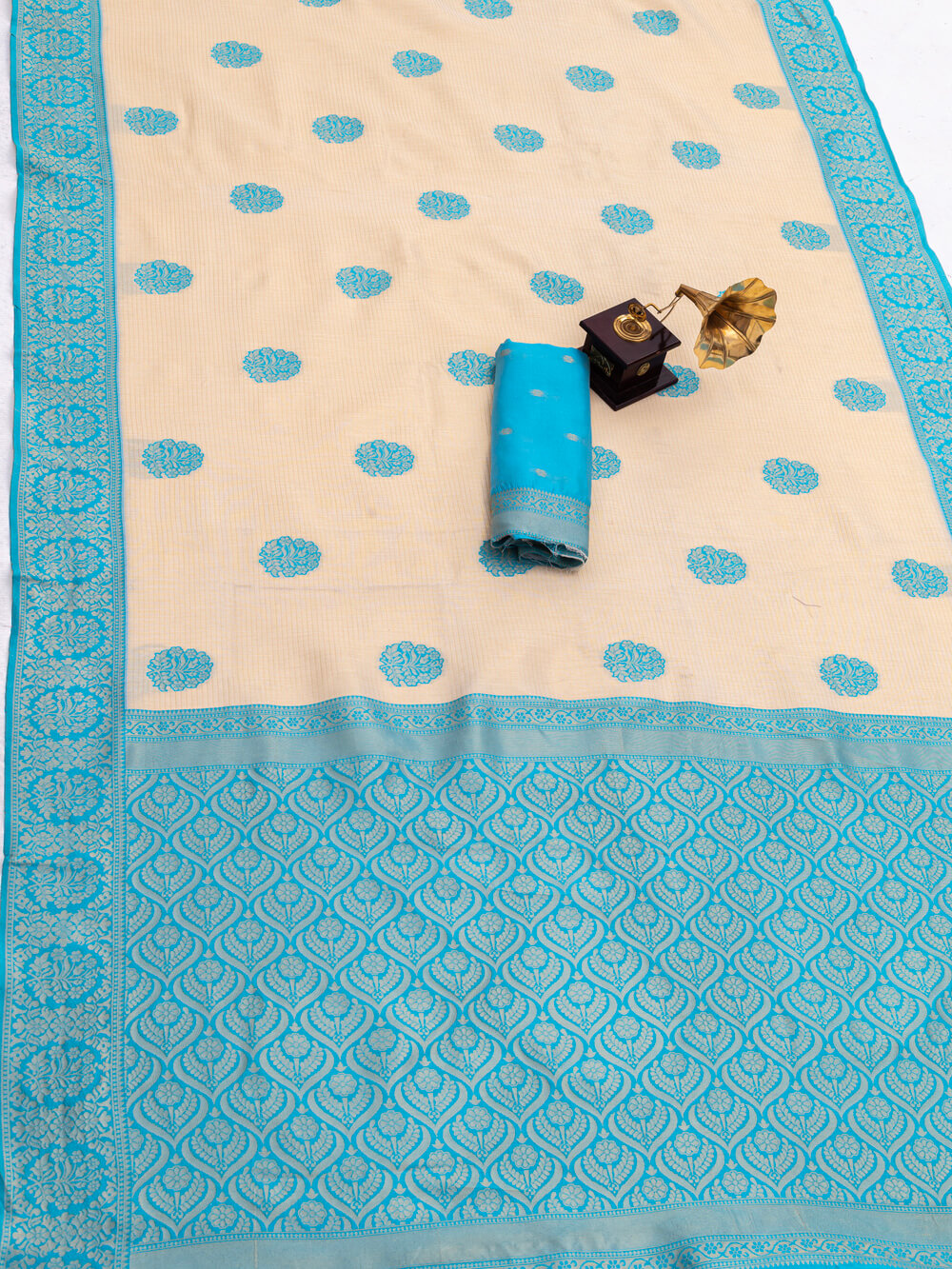 Scrupulous Beige Pure Banarasi Silk Saree With Jazzy Blouse Piece