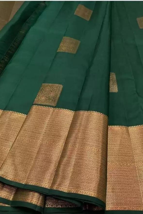Load image into Gallery viewer, Super extravagant Dark Green Soft Silk Saree With Mesmeric Blouse Piece
