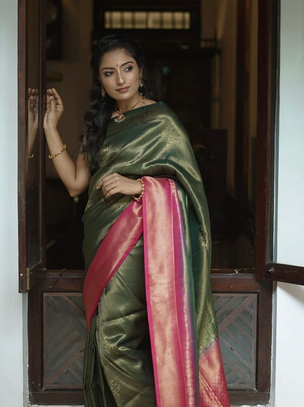 Enchanting Dark Green Soft Silk Saree With Fantabulous Blouse Piece