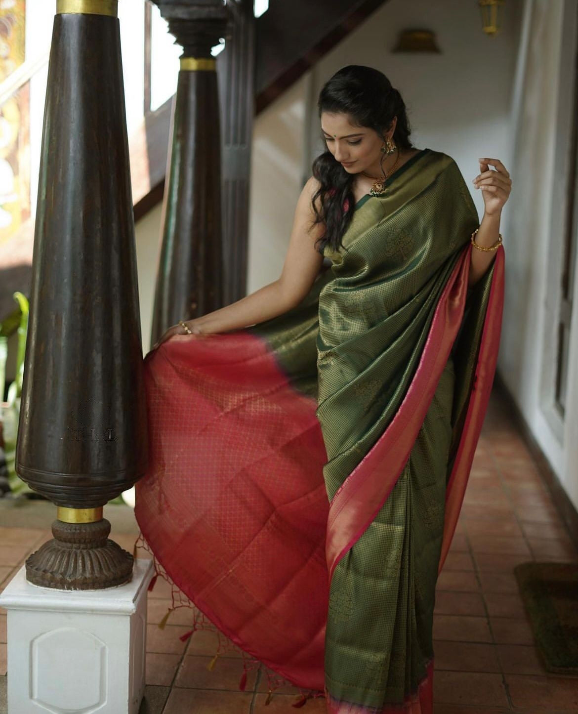 Enchanting Dark Green Soft Silk Saree With Fantabulous Blouse Piece