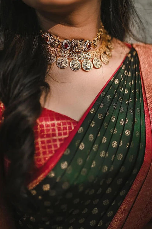 Load image into Gallery viewer, Conflate Dark Green Soft Silk Saree With Majesty Blouse Piece
