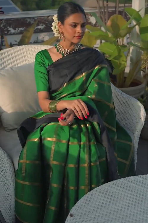 Load image into Gallery viewer, Alluring Dark Green Soft Silk Saree With Entrancing Blouse Piece
