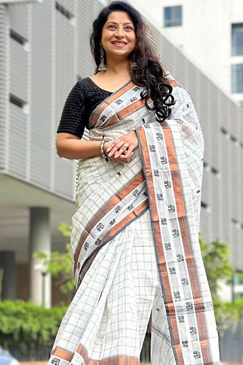 Load image into Gallery viewer, Alluring Off White Soft Silk Saree With Surpassing Blouse Piece
