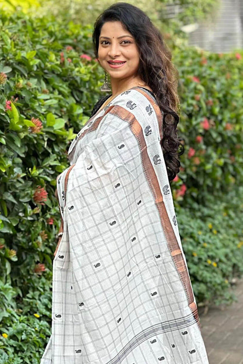 Load image into Gallery viewer, Alluring Off White Soft Silk Saree With Surpassing Blouse Piece
