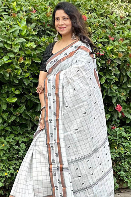 Load image into Gallery viewer, Alluring Off White Soft Silk Saree With Surpassing Blouse Piece
