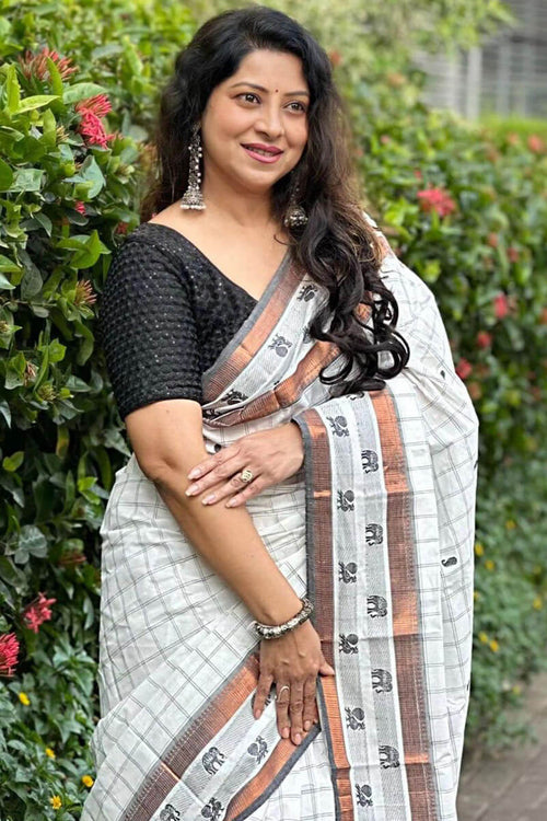 Load image into Gallery viewer, Alluring Off White Soft Silk Saree With Surpassing Blouse Piece
