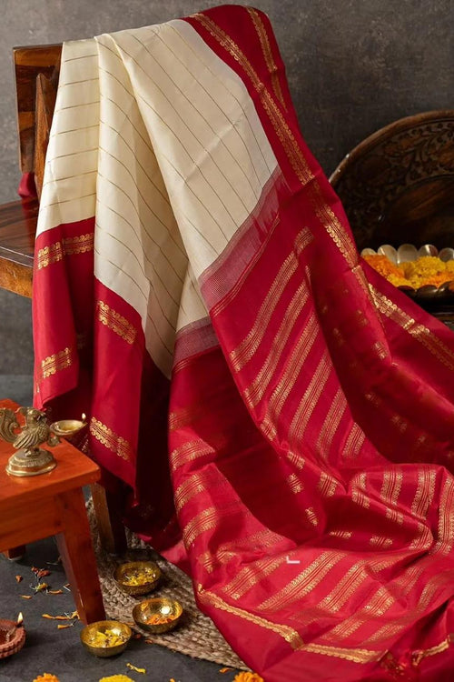 Load image into Gallery viewer, Adorning Off White Soft Silk Saree With Captivating Blouse Piece
