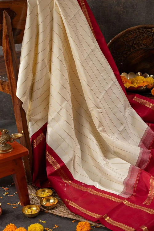 Load image into Gallery viewer, Adorning Off White Soft Silk Saree With Captivating Blouse Piece
