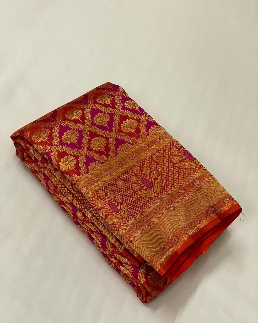 Improbable Red Soft Silk Saree With Winsome Blouse Piece