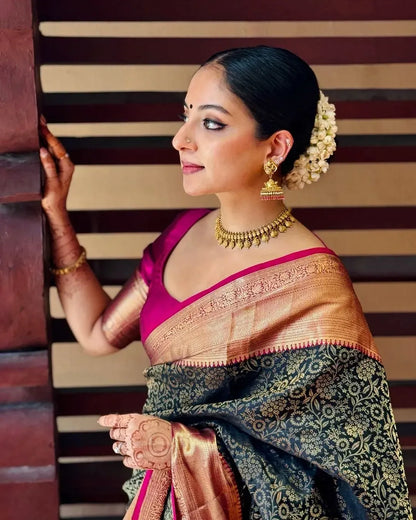 Inspiring Black Soft Silk Saree With Divine Blouse Piece