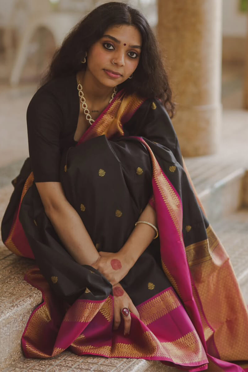 Evocative Black Soft Silk Saree With Brood Blouse Piece