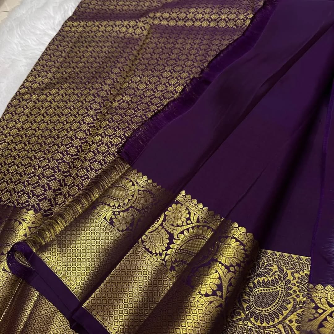 Luxuriant Purple Soft Banarasi Silk Saree With Resplendent  Blouse Piece