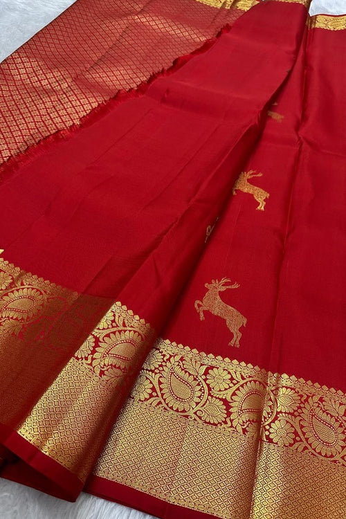 Load image into Gallery viewer, Assemblage Red Soft Banarasi Silk Saree With Delightful Blouse Piece
