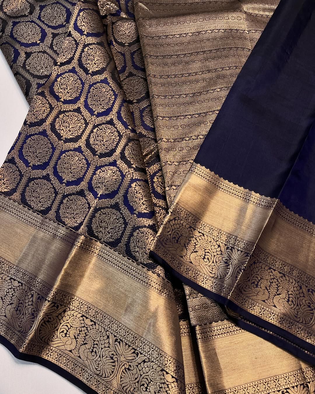 Dissemble Navy Blue Soft Banarasi Silk Saree With Propinquity Blouse Piece