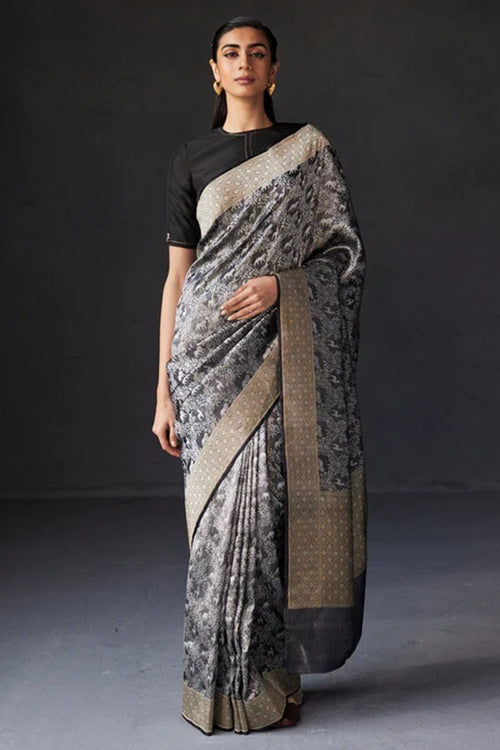 Load image into Gallery viewer, Adorning Black Soft Silk Saree With Prettiest Blouse Piece
